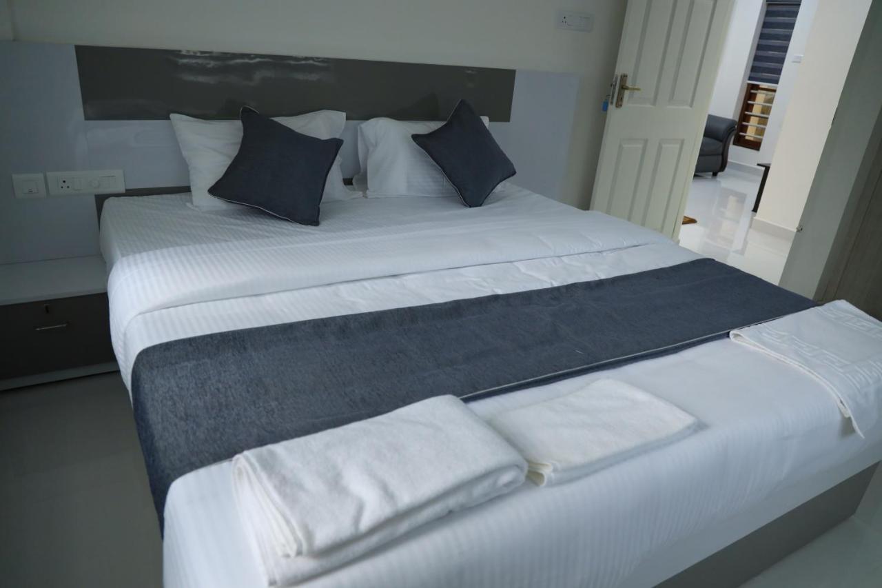 Yelza Hotel And Residence Alwaye エクステリア 写真